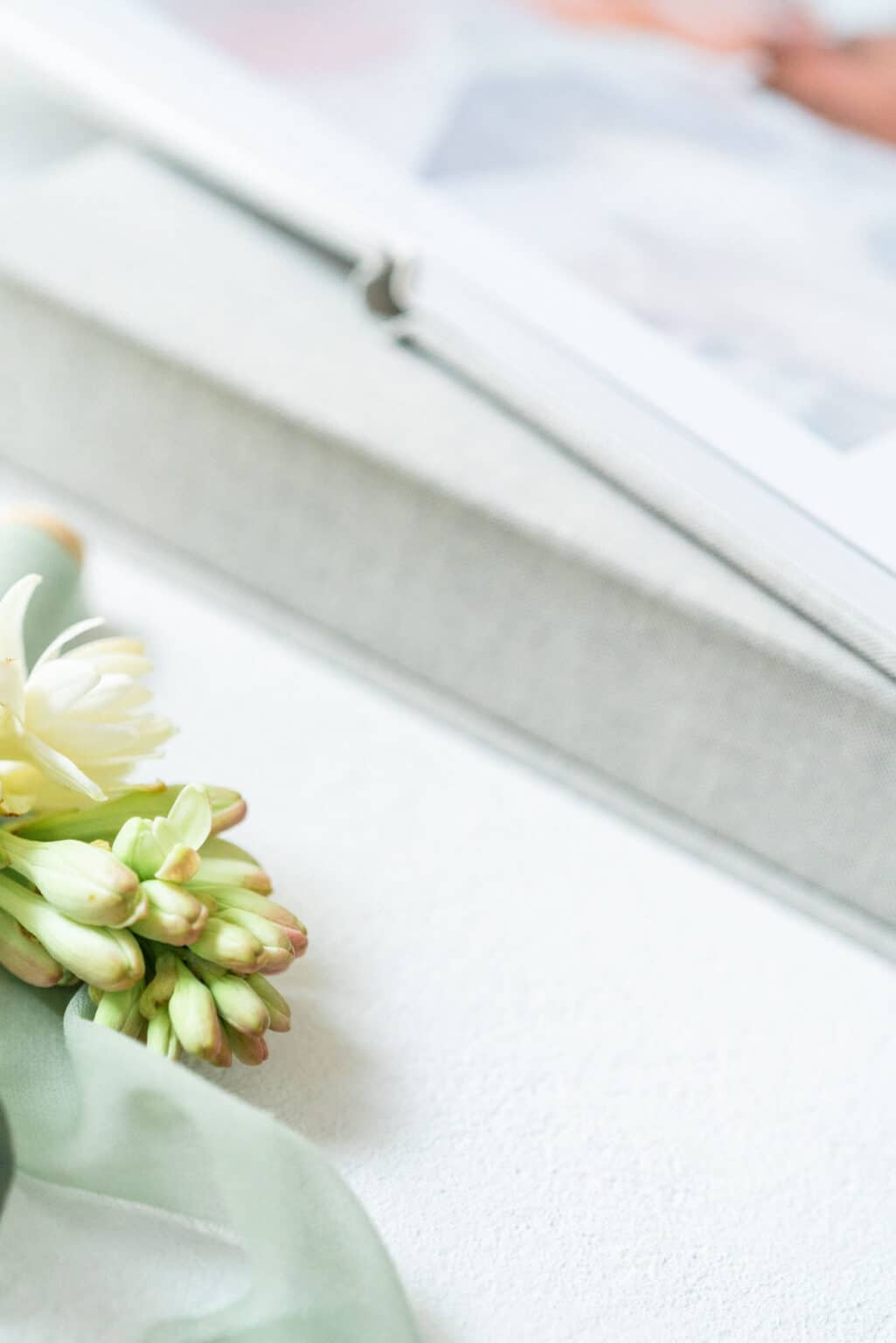 Einblick in ein Hochzeitsalbum mit Box