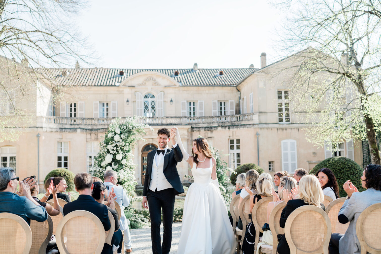 Brautpaar Auszug vor Chateau